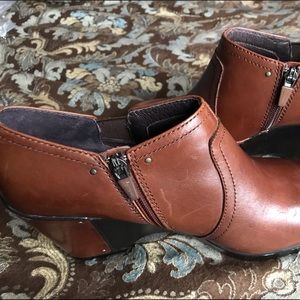 Dansko Wedge Heel Ankle Boots with Zippers sz 41